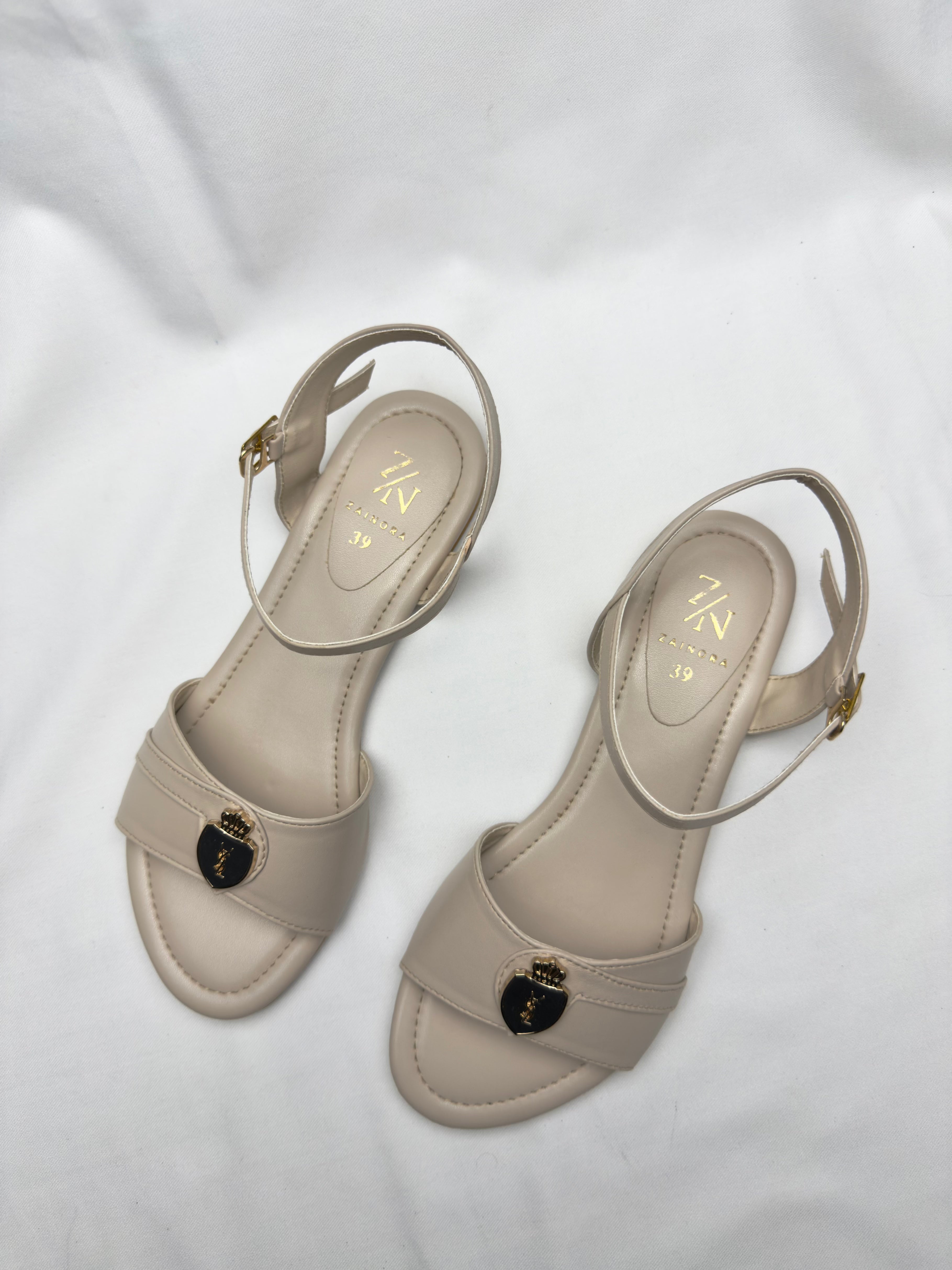 Women's Crest Buckle Flat Sandals