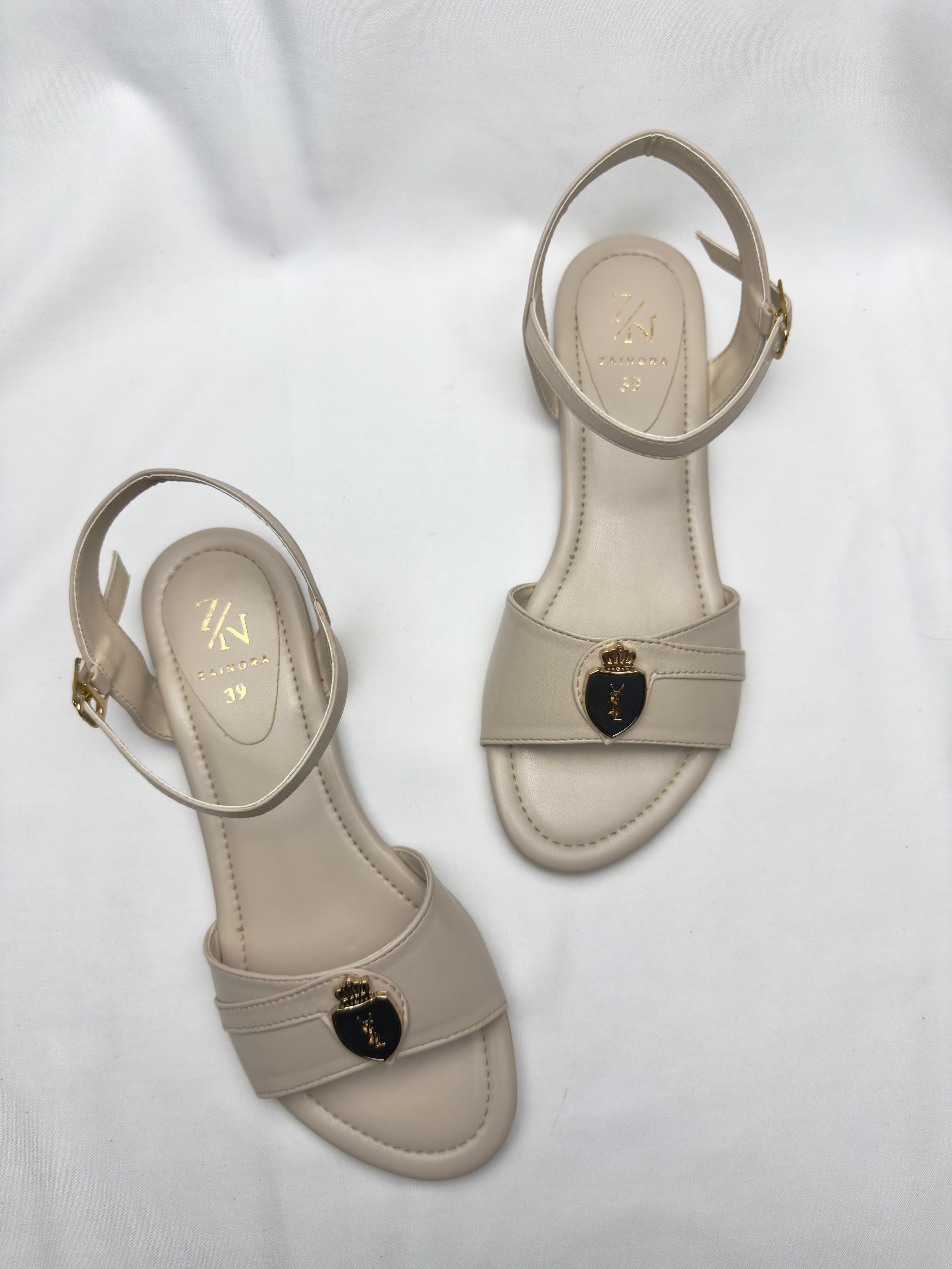 Women's Crest Buckle Flat Sandals