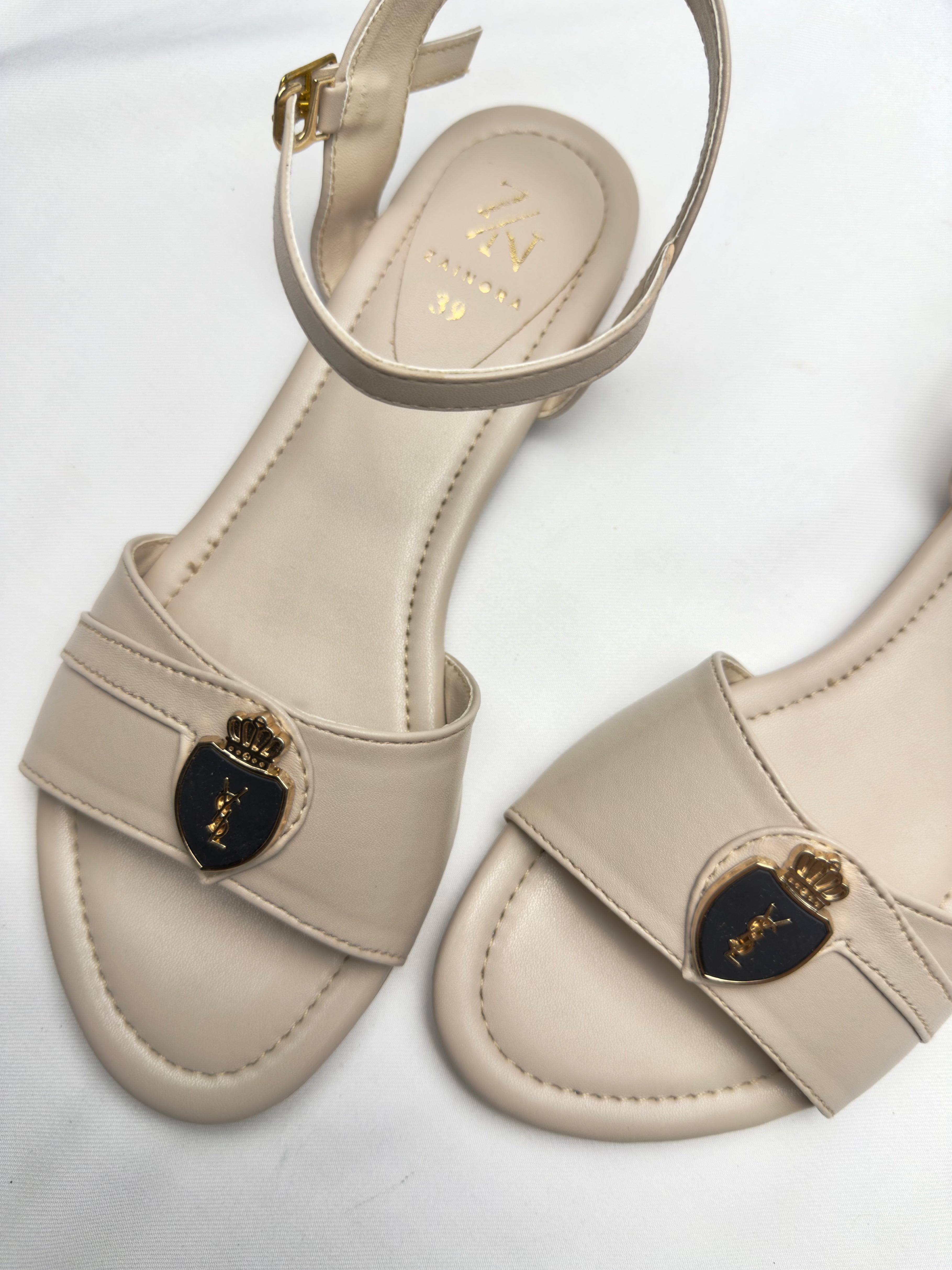 Women's Crest Buckle Flat Sandals